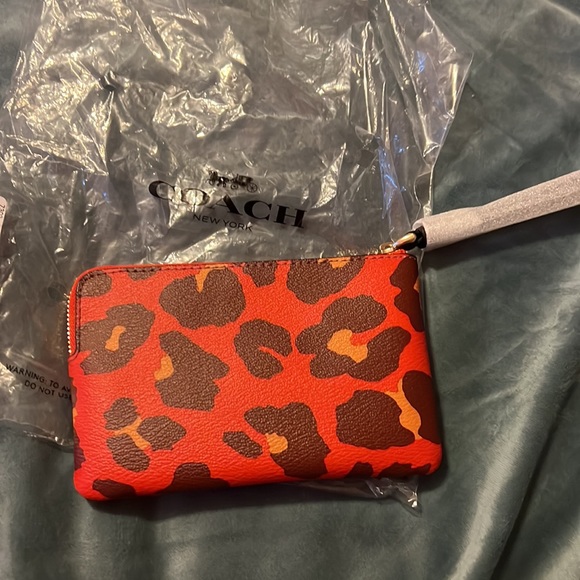 NWT Coach pink leopard wristlet - Picture 2 of 4